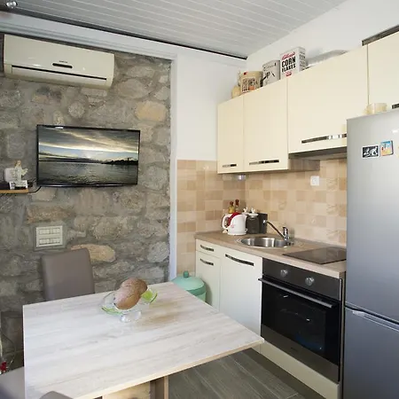 Adela Apartment *